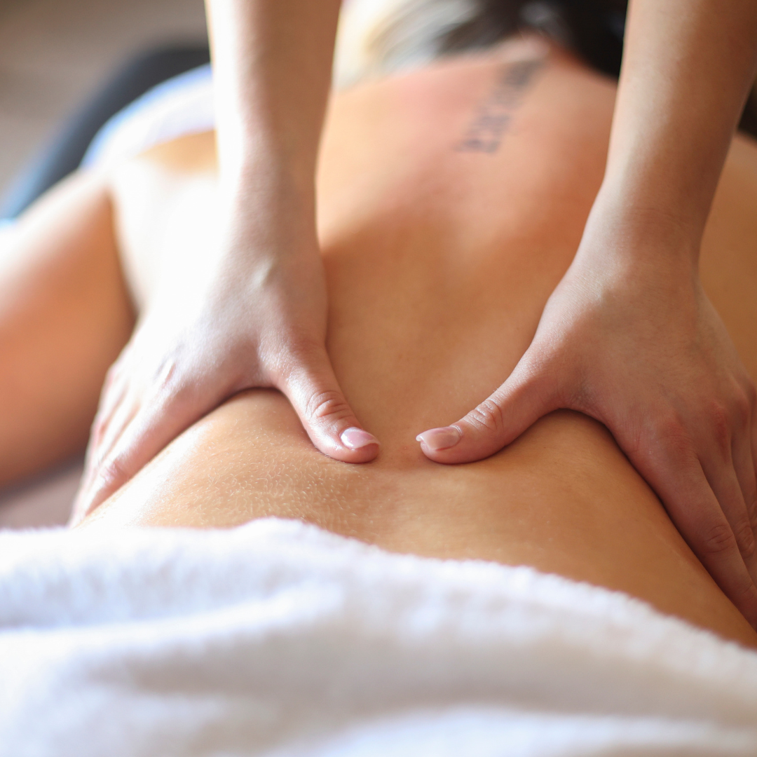 Massage dos à tester lors des pauses cocooning à Pornichet avec Lolene Events